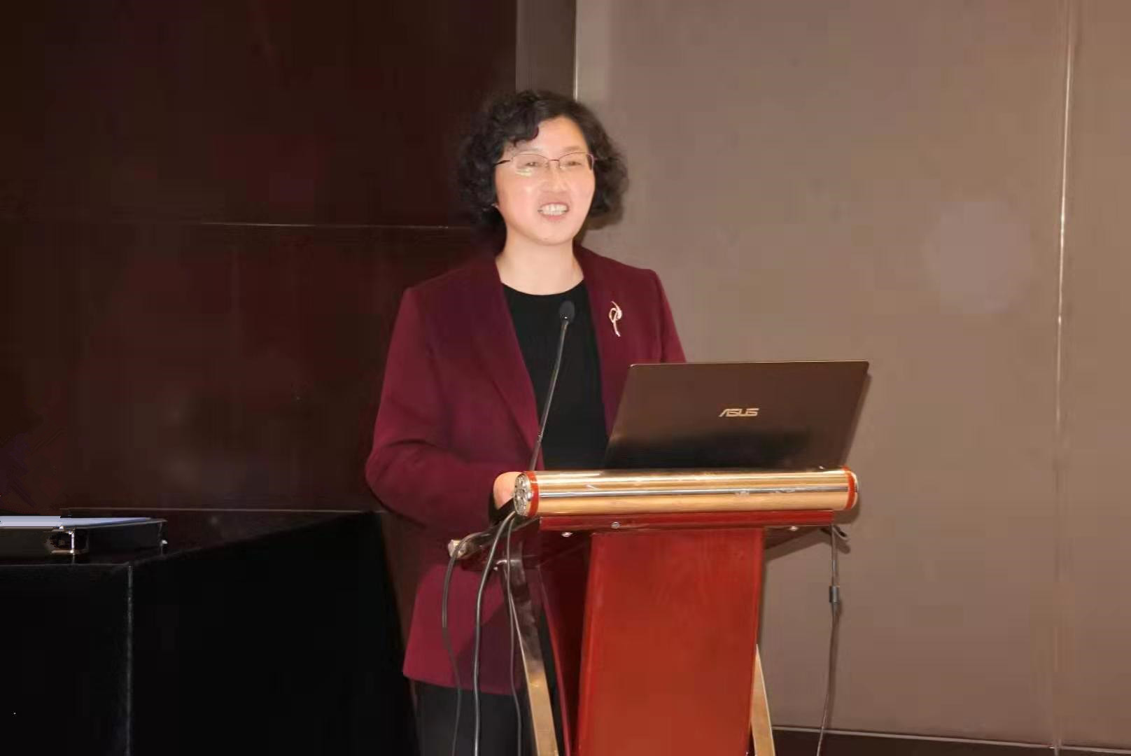 刘院长演讲1.jpg 刘院长演讲1.jpg