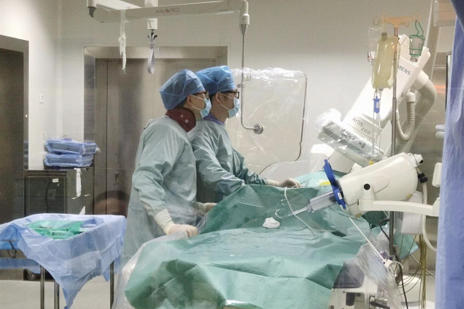 心脑同查,有益探索——我院两科联合为患者做冠脉造影检查_副本.jpg 心脑同查,有益探索——我院两科联合为患者做冠脉造影检查_副本.jpg