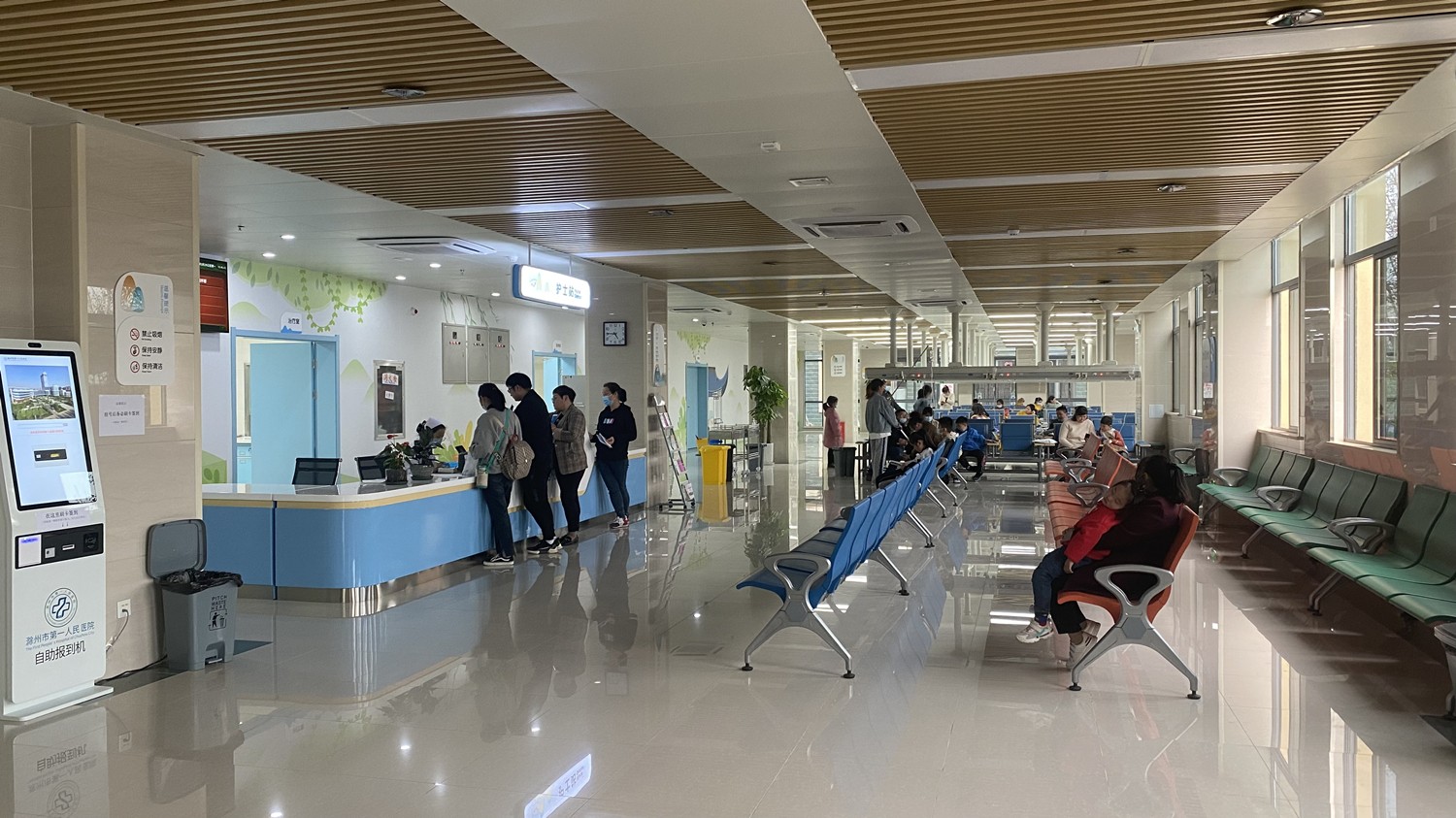 候诊1_副本.jpg 候诊1_副本.jpg