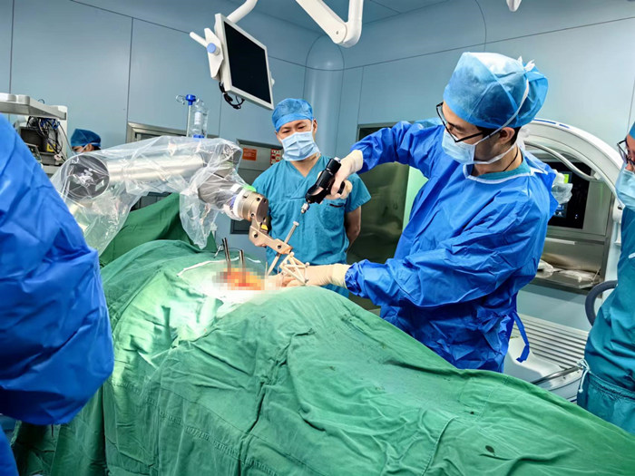 �? ������Ժ���ڻ����ֱ۸������о�׼��΢���ö�_����.jpg