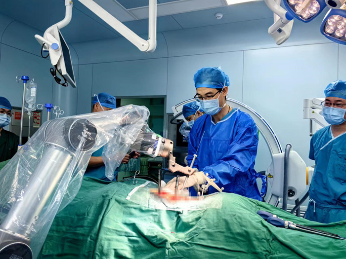 �? ������Ժ���ڻ����ֱ۸������о�׼΢���ö�_����.jpg